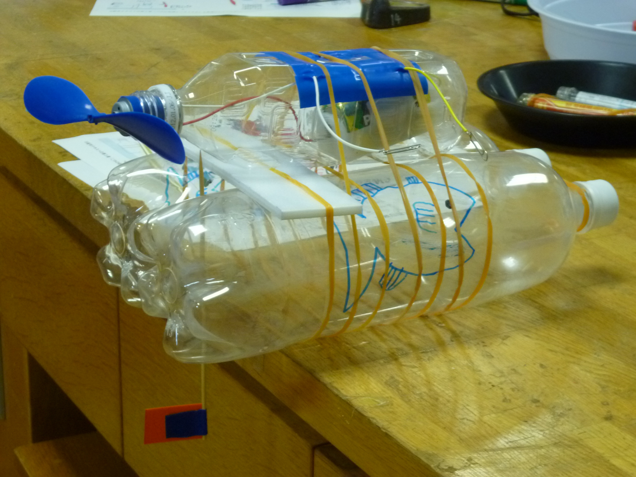 科博ブログ 友の会科学クラブ８月例会 ペットボトルでプロペラ船をつくろう カンタン実験で環境を考えよう